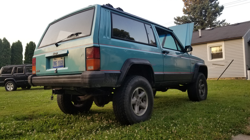 Illustration for article titled My Beloved 'Project Swiss Cheese' Died to Give Life to This Two-Door 1995 Jeep Cherokee